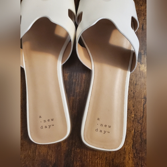 A new day white sandals - Picture 7 of 7